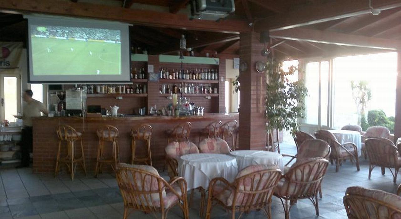 Hotel Haris On The Beach Agia Marina Exterior foto